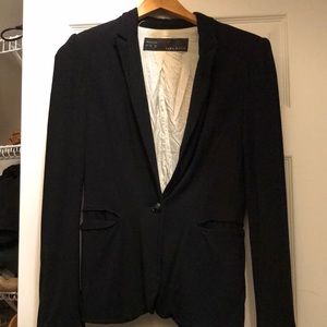 Zara basic blazer in black. Size small. Lightweight and fitted with pockets